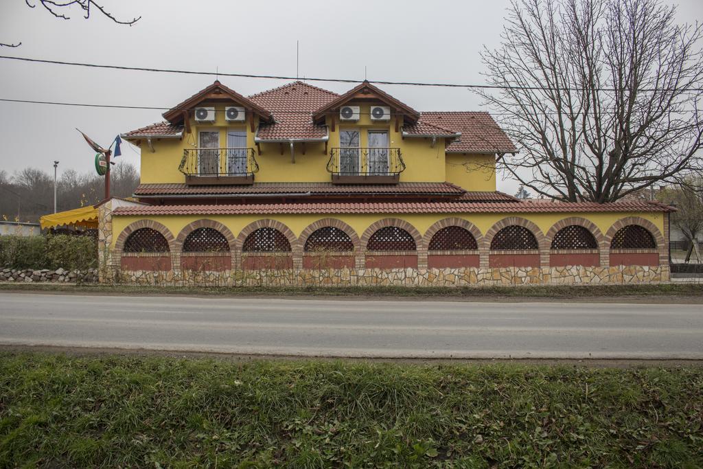 Verona Panzió Dobrokoz Esterno foto